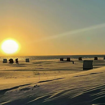 Spacious With Garden On Amrum בית נופש *